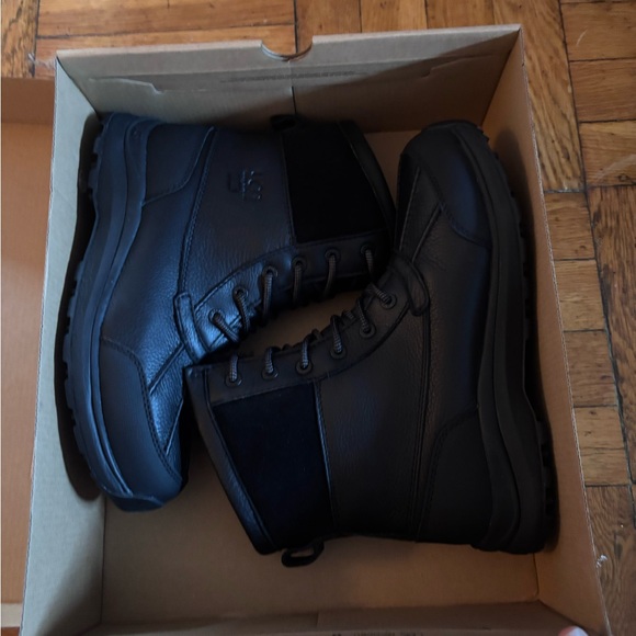 UGG Black Adirondack III Hiker Boots - Picture 2 of 4